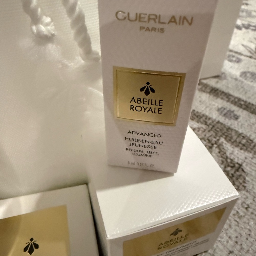 Guerlain Abeille Royale Skincare Set with White bee logo Bag - Picture 5 of 6